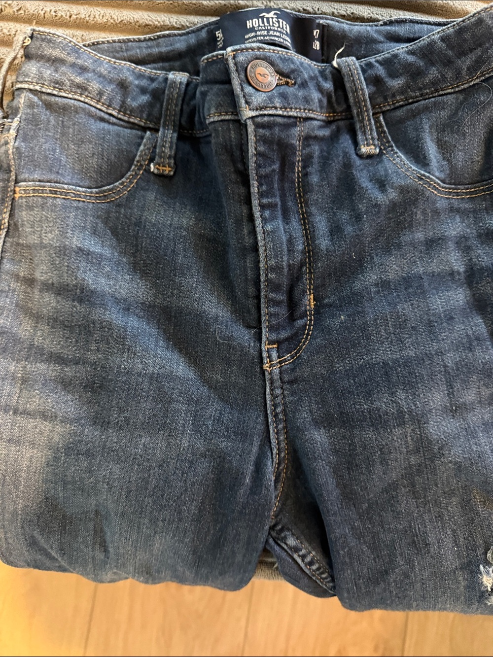 Hollister Men’s Slim Dark Blue Washed Jeans